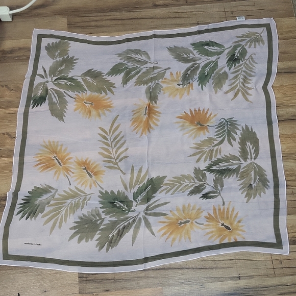 SUZUNOYA Yellow Green Floral made In Japan "Madame Kiyoka" Scarf Approx 35×36" - Picture 1 of 8